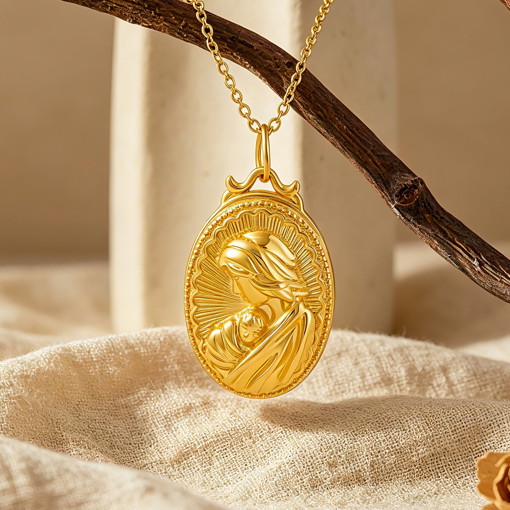 Personalized Oval Photo Locket Necklace for Women – Custom Picture Embossed Pendant Gift for Her